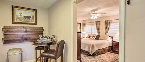 Schreibtisch, Internetzugang, Bettwäsche