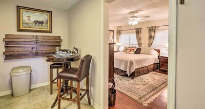 < 1 Mi to Kyle Field: Cozy Studio w/ Outdoor Space