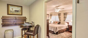 < 1 Mi to Kyle Field: Cozy Studio w/ Outdoor Space