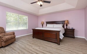 5 bedrooms, desk, iron/ironing board, free WiFi