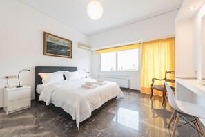 4 bedrooms, in-room safe, iron/ironing board, free WiFi
