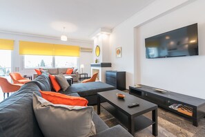 Flat-screen TV, fireplace