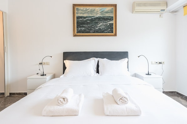 4 bedrooms, in-room safe, iron/ironing board, free WiFi