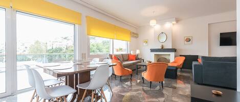 Téléviseur à écran plat, foyer