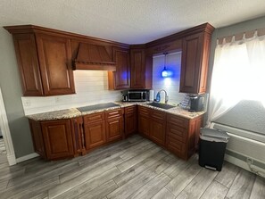 Fridge, microwave, stovetop, coffee/tea maker - Tropical Mountain Valley Casita (Mesa)