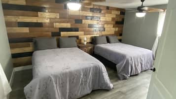 1 slaapkamer, een bureau, een strijkplank/strijkijzer, gratis wifi
