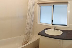 Secador de pelo y toallas