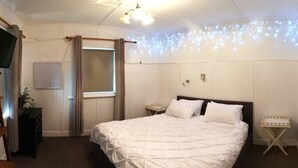 4 bedrooms, iron/ironing board, WiFi, bed sheets - Fun Family House King Island (Currie)