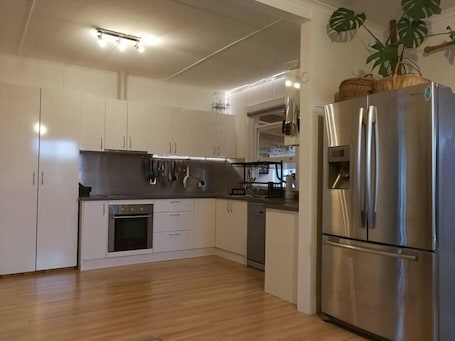 Fridge, microwave, oven, stovetop. Fun Family House King Island