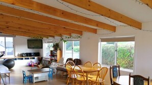 Dining - Fun Family House King Island (Currie)