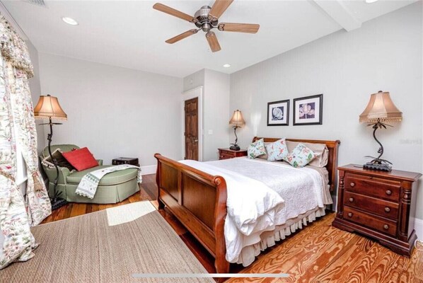 1 bedroom, desk, iron/ironing board, WiFi