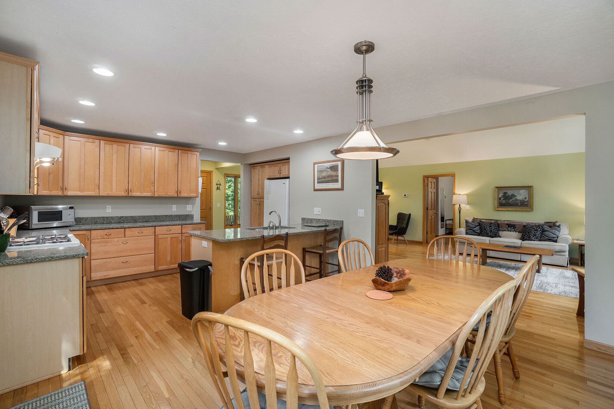 Glen Arbor Getaway • Brand New Air Conditioning! • Dog Friendly!