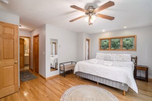 3 bedrooms, iron/ironing board, travel crib, free WiFi - Glen Arbor Getaway • Brand New Air Conditioning! • Dog Friendly! (Glen Arbor)