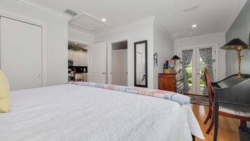 1 bedroom, desk, iron/ironing board, free WiFi
