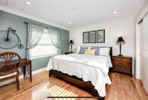1 bedroom, desk, iron/ironing board, WiFi