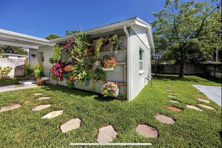 Dunedin Cottage