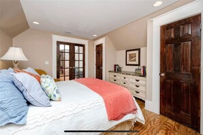 1 bedroom, desk, iron/ironing board, WiFi