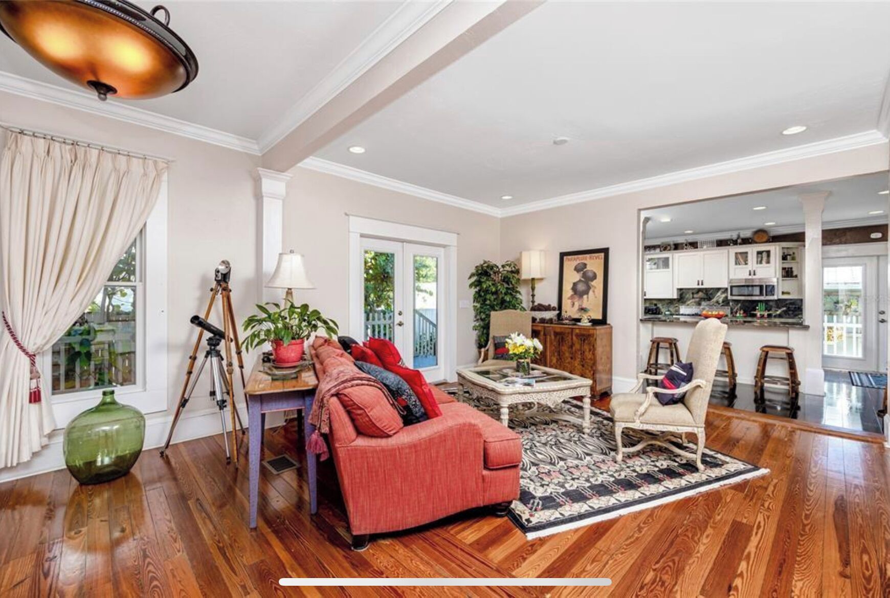 Smart TV, books, stereo, offices