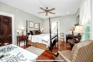 5 bedrooms, desk, iron/ironing board, travel crib