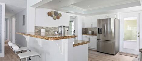 Fridge, microwave, stovetop, dishwasher