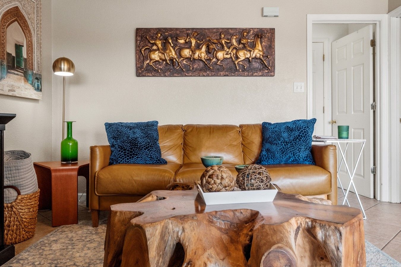 Smart TV, fireplace
