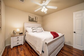 1 habitación, escritorio, tabla de planchar con plancha y wifi gratis 