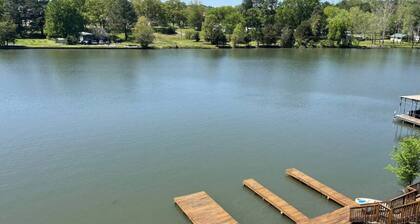 Ember’s View, Spa City Jewel- Lovely Lake Condo