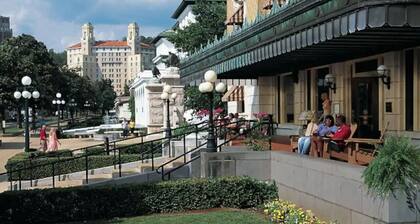 Ember’s View, Spa City Jewel- Lovely Lake Condo