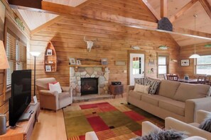 TV, fireplace