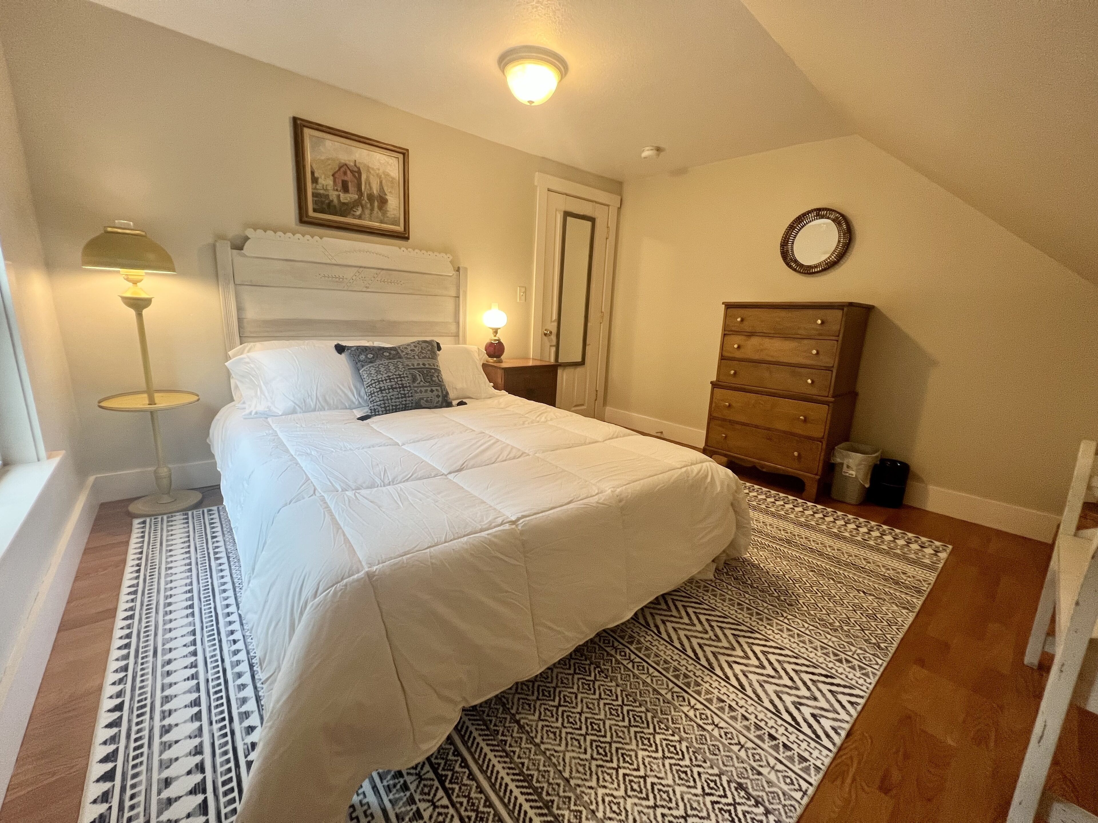 Beautiful cape with private lake access 