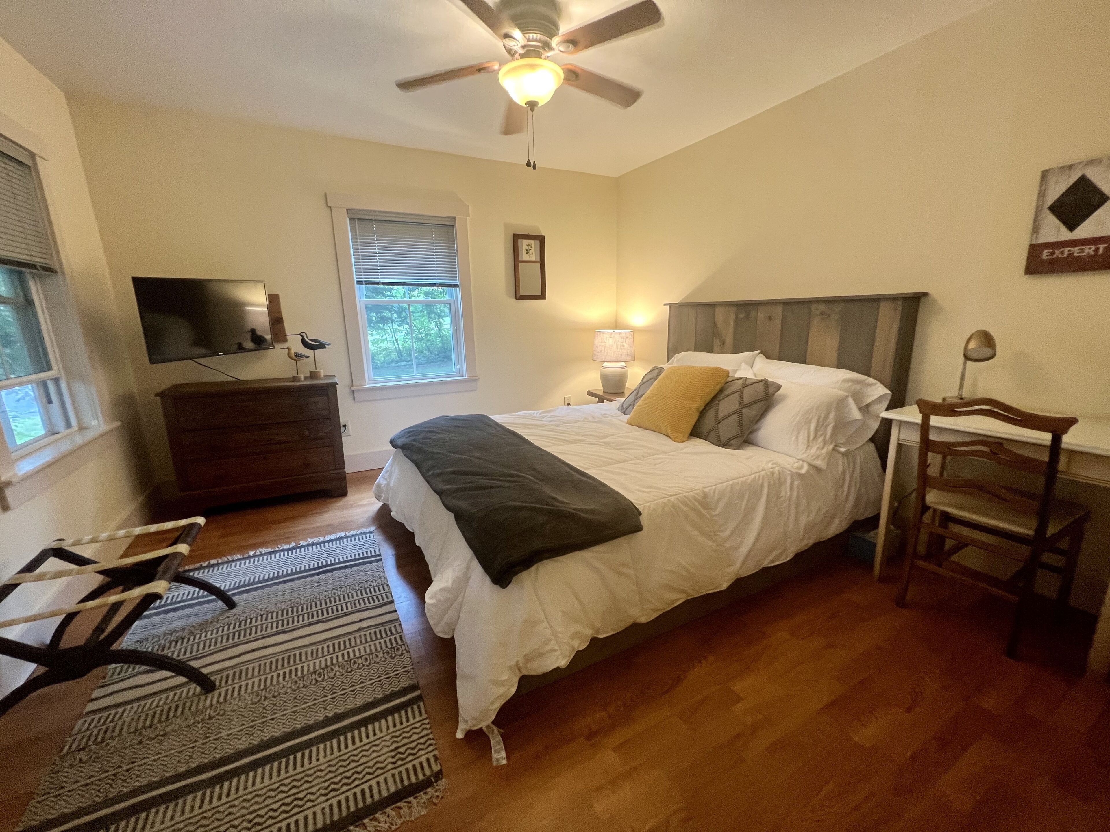 Beautiful cape with private lake access 