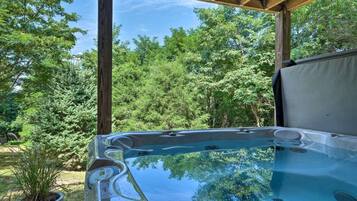 Tina de hidromasaje al aire libre