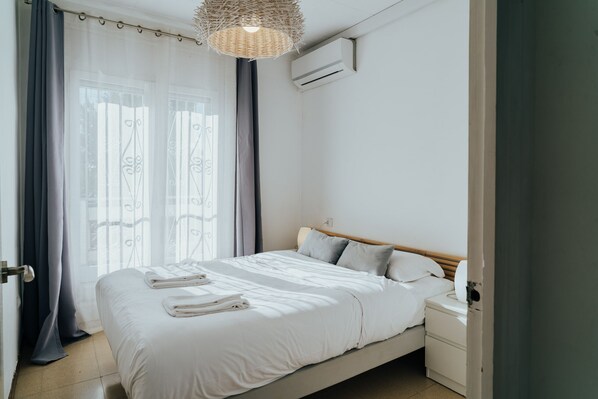 3 bedrooms, iron/ironing board, free WiFi, bed sheets