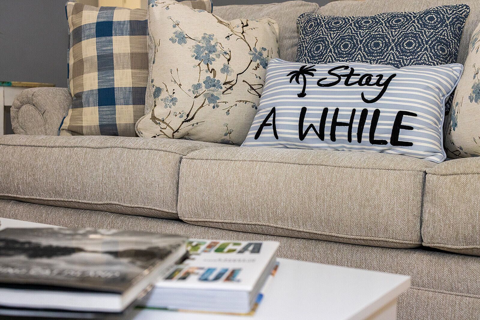 Vibrant King Bed Suite Getaway, Custom Mural, Fast Wi-Fi, Close to Beach!