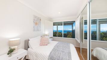 5 bedrooms, desk, iron/ironing board, free WiFi