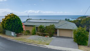 A residential house with a sloped roof, solar panels, and a view of the ocean. - Becker Bliss - 5 bedrooms, ocean views, sleeps 16 (Forster)