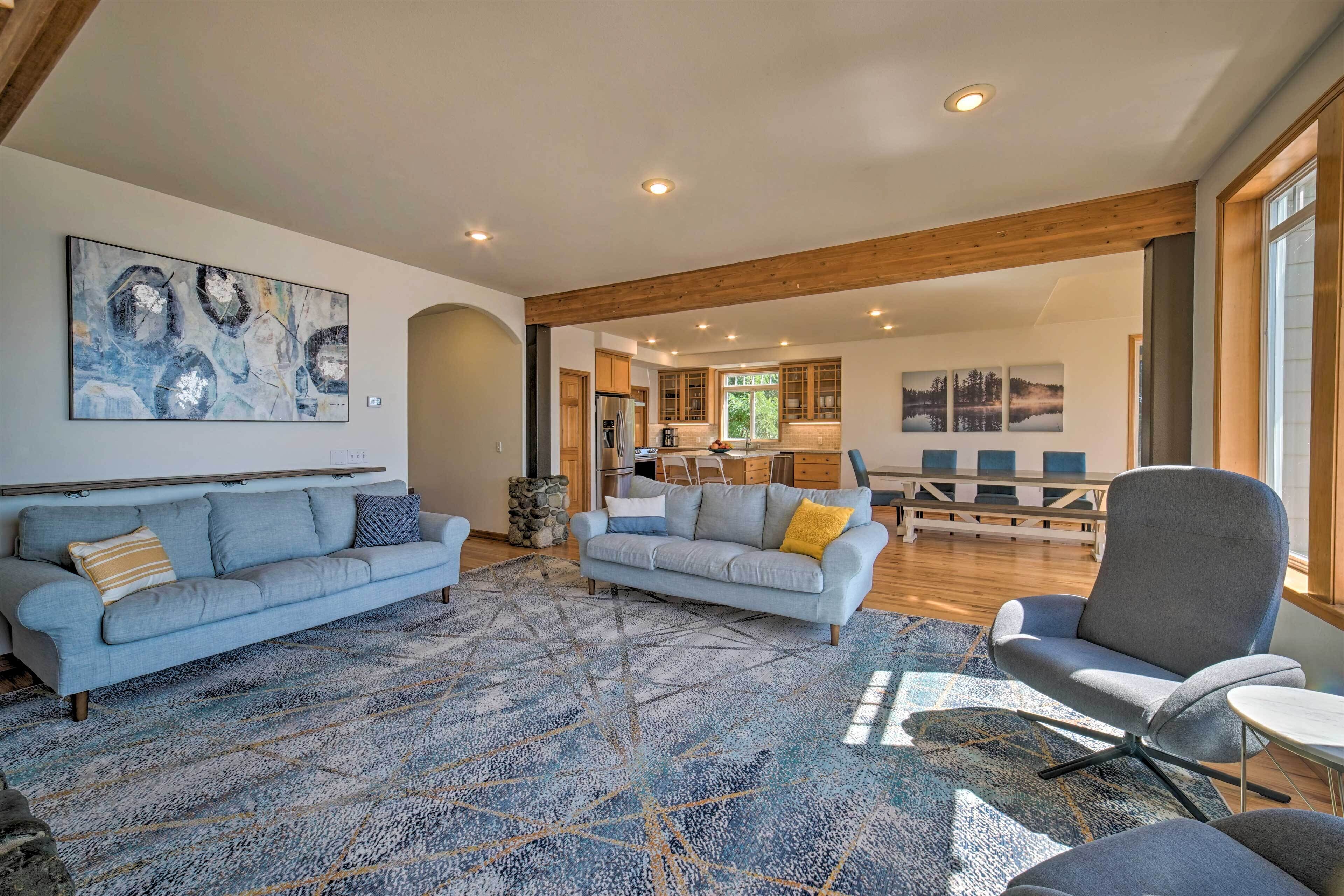 Spacious Lake Stevens Home w/ Fire Pit, Patio