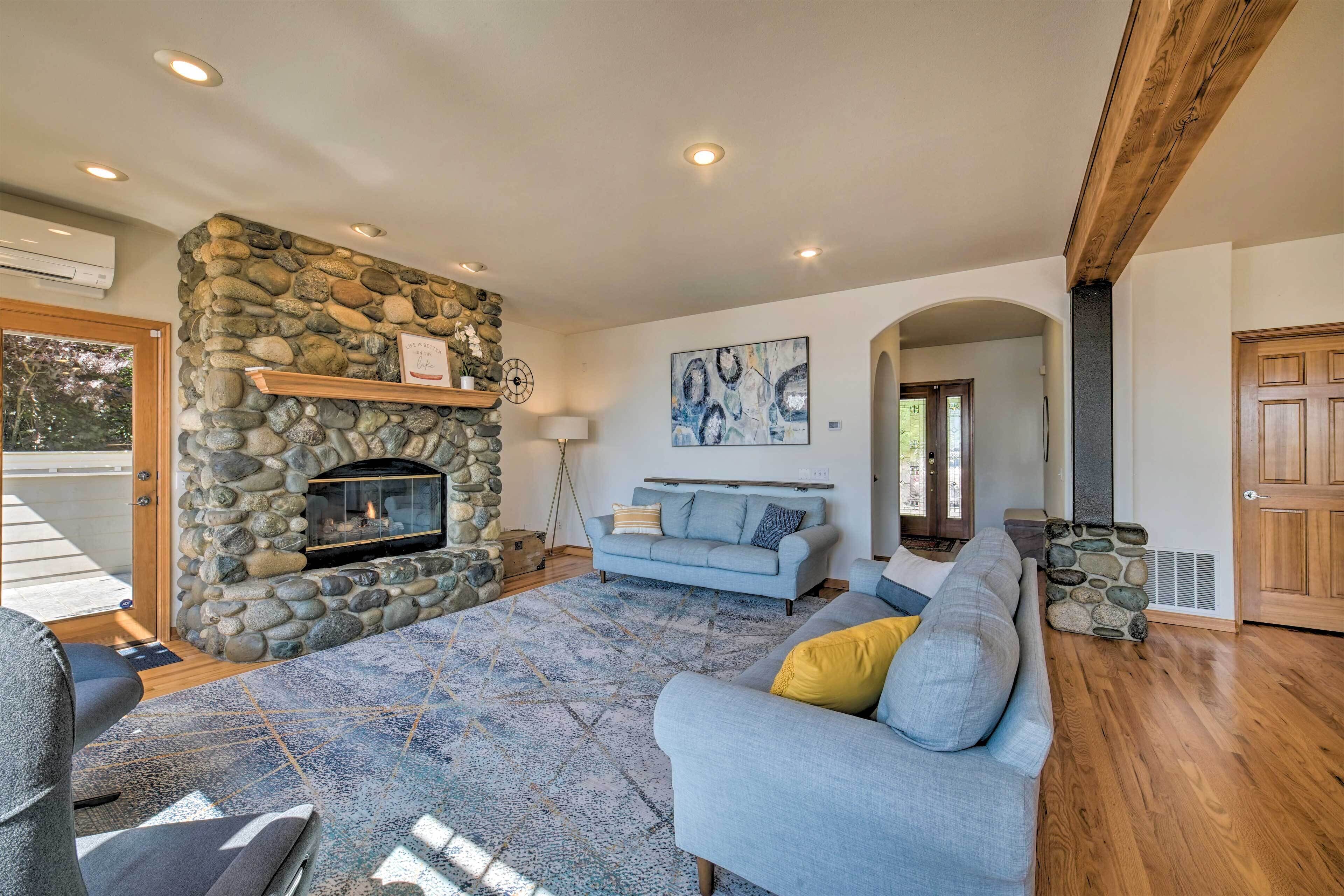 Spacious Lake Stevens Home w/ Fire Pit, Patio