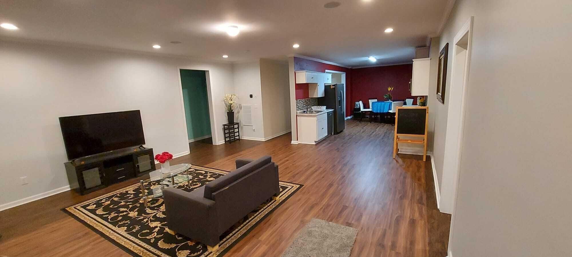 Tenement (Basement) in a beautiful Southern home!