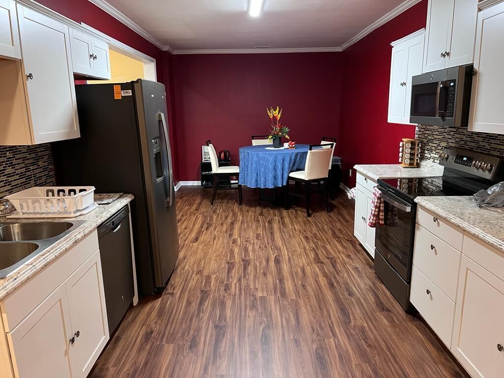 Tenement (Basement) in a beautiful Southern home!