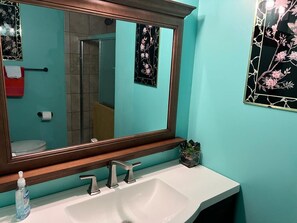 Dusche, Haartrockner, Bidet, Handtücher