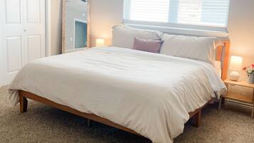 3 bedrooms, desk, iron/ironing board, free WiFi