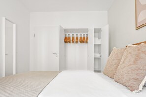 3 chambres, fer et planche à repasser, Wi-Fi, draps fournis