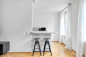 Interior - Refurbished Neubau 2BR w/ Balcony & Elevator, nr U6, by Blueground (Vienna)