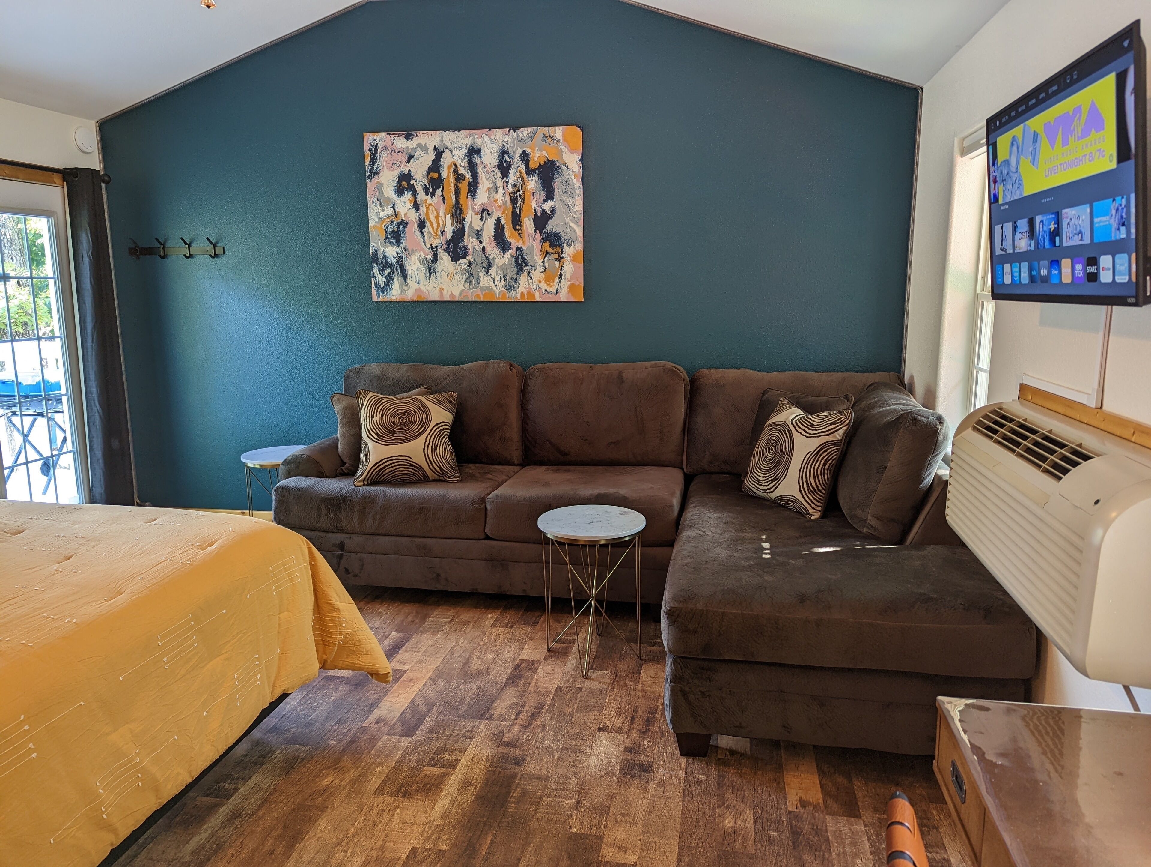 Adventure Loft in Town! (Great location, easy parking)