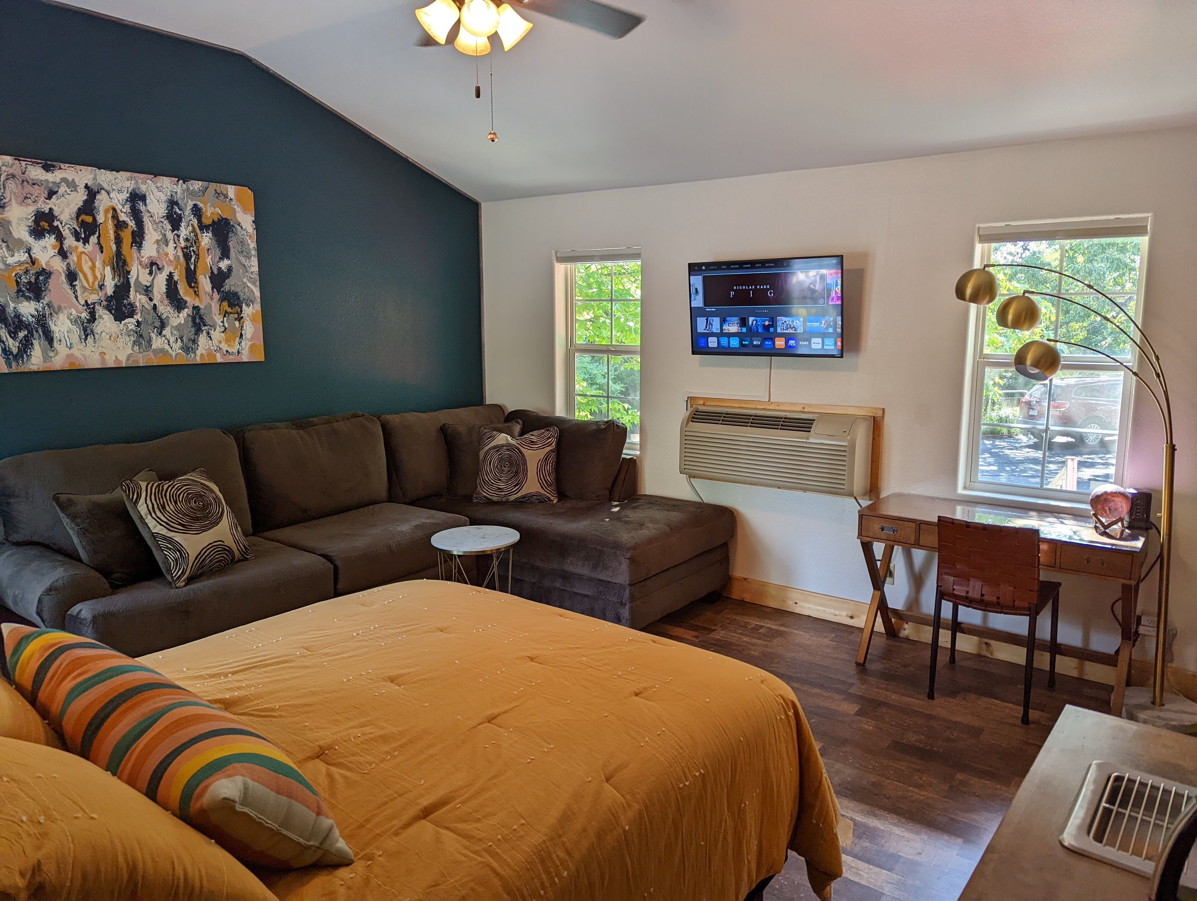 Adventure Loft in Town! (Great location, easy parking)