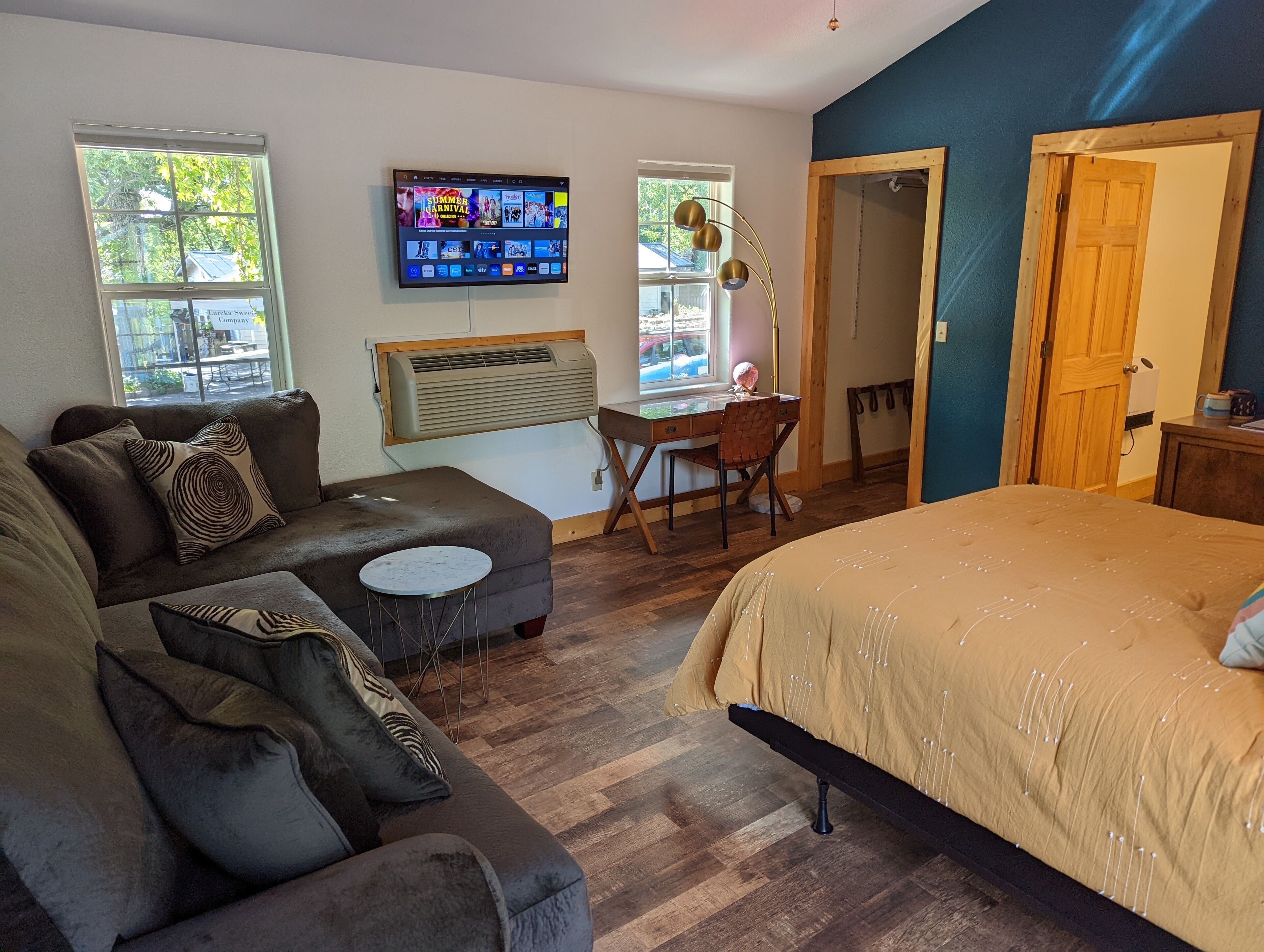 Adventure Loft in Town! (Great location, easy parking)