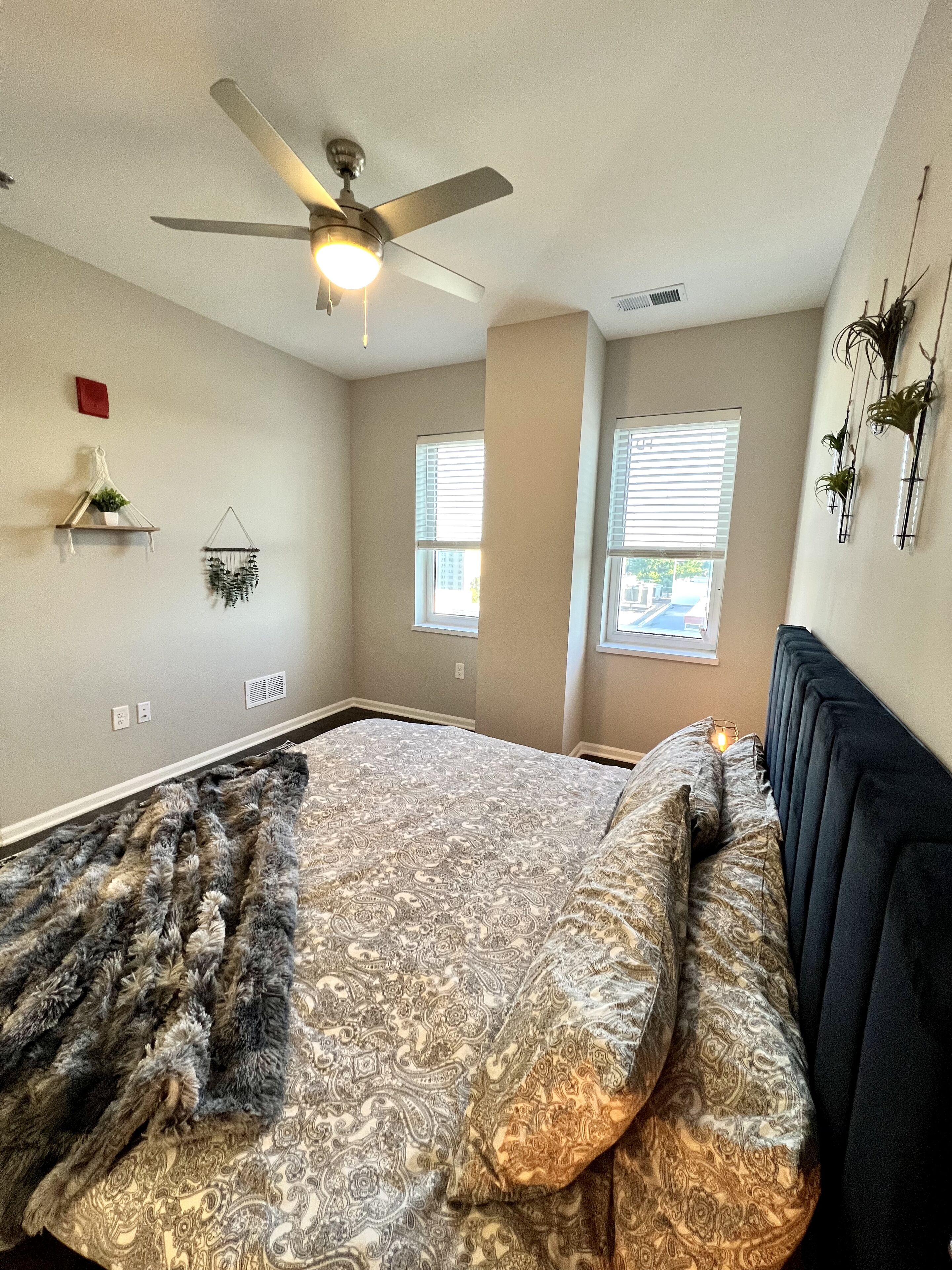 LUXE 2 BD/2 BA Apt with Balcony+Gym+FREE Parking