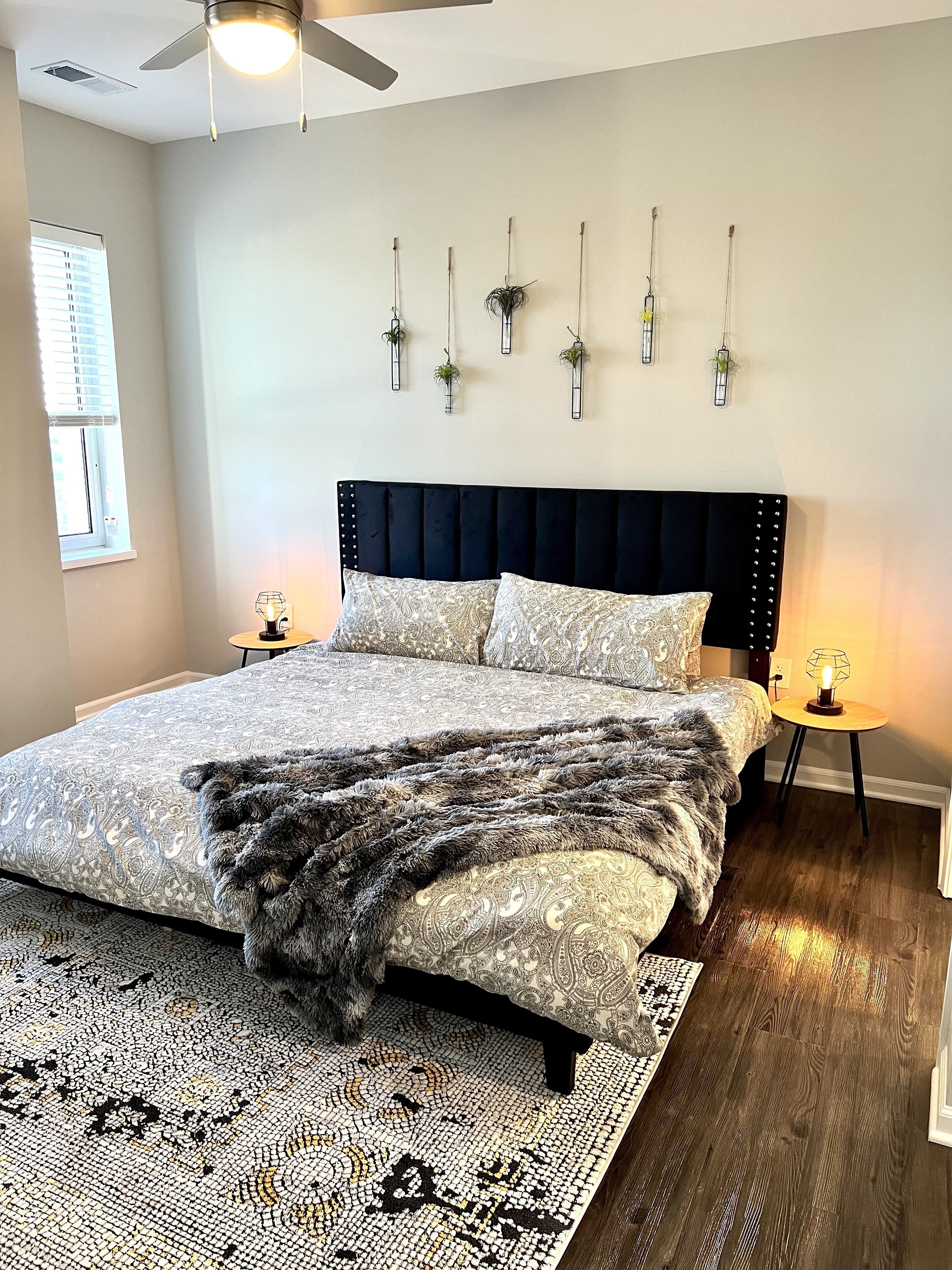 LUXE 2 BD/2 BA Apt with Balcony+Gym+FREE Parking