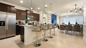 Coffee/tea maker, fridge, microwave, oven - Disney Getaway w Moana Themed Rm & More, Games! (Davenport)